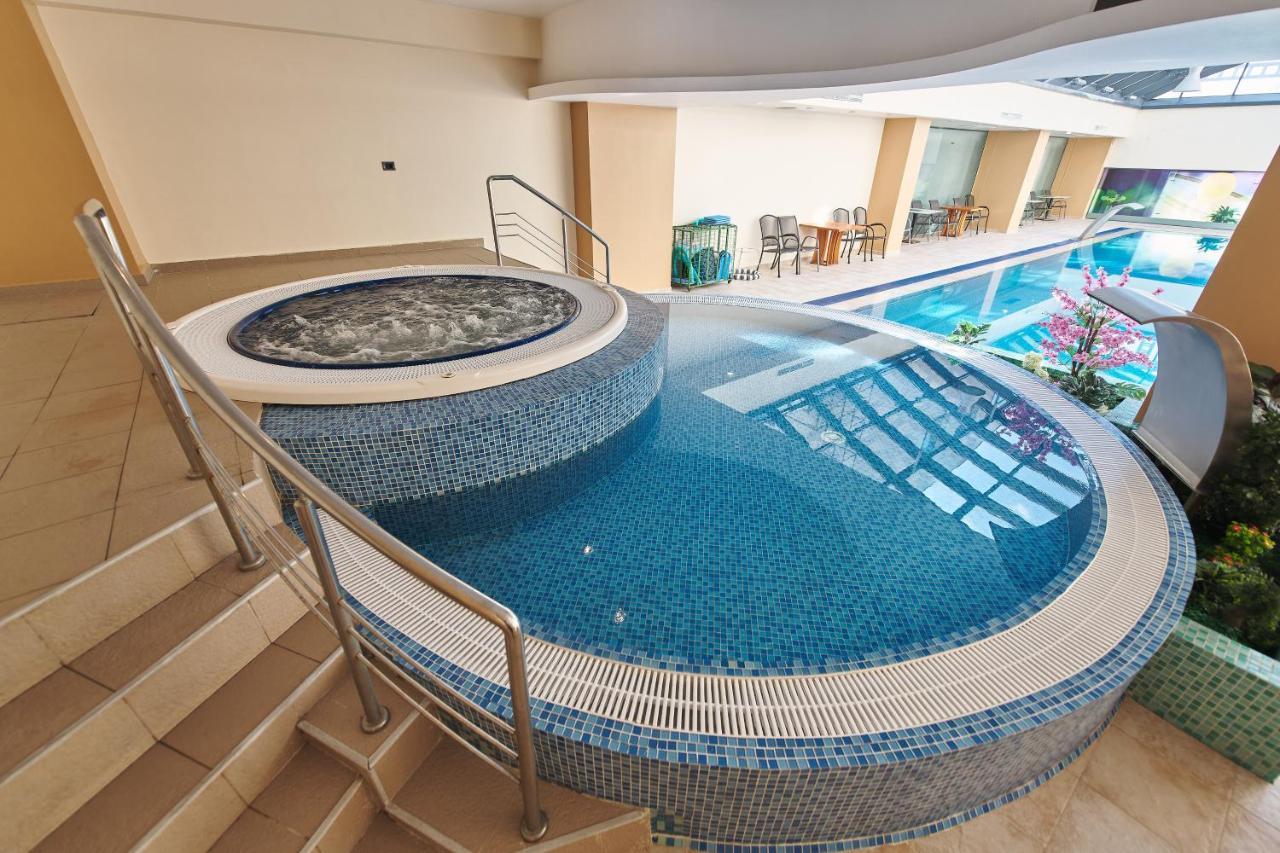 Hotel Emd Bacău エクステリア 写真