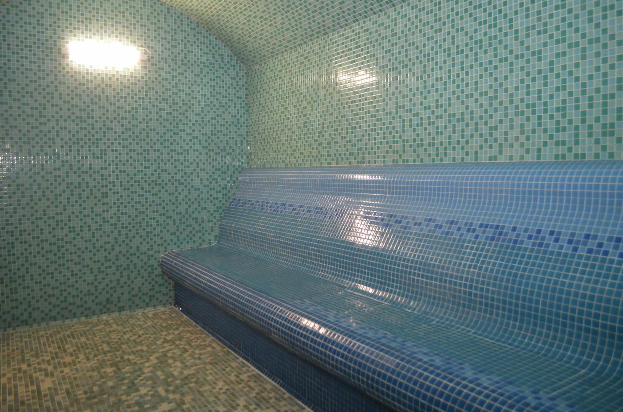Hotel Emd Bacău エクステリア 写真