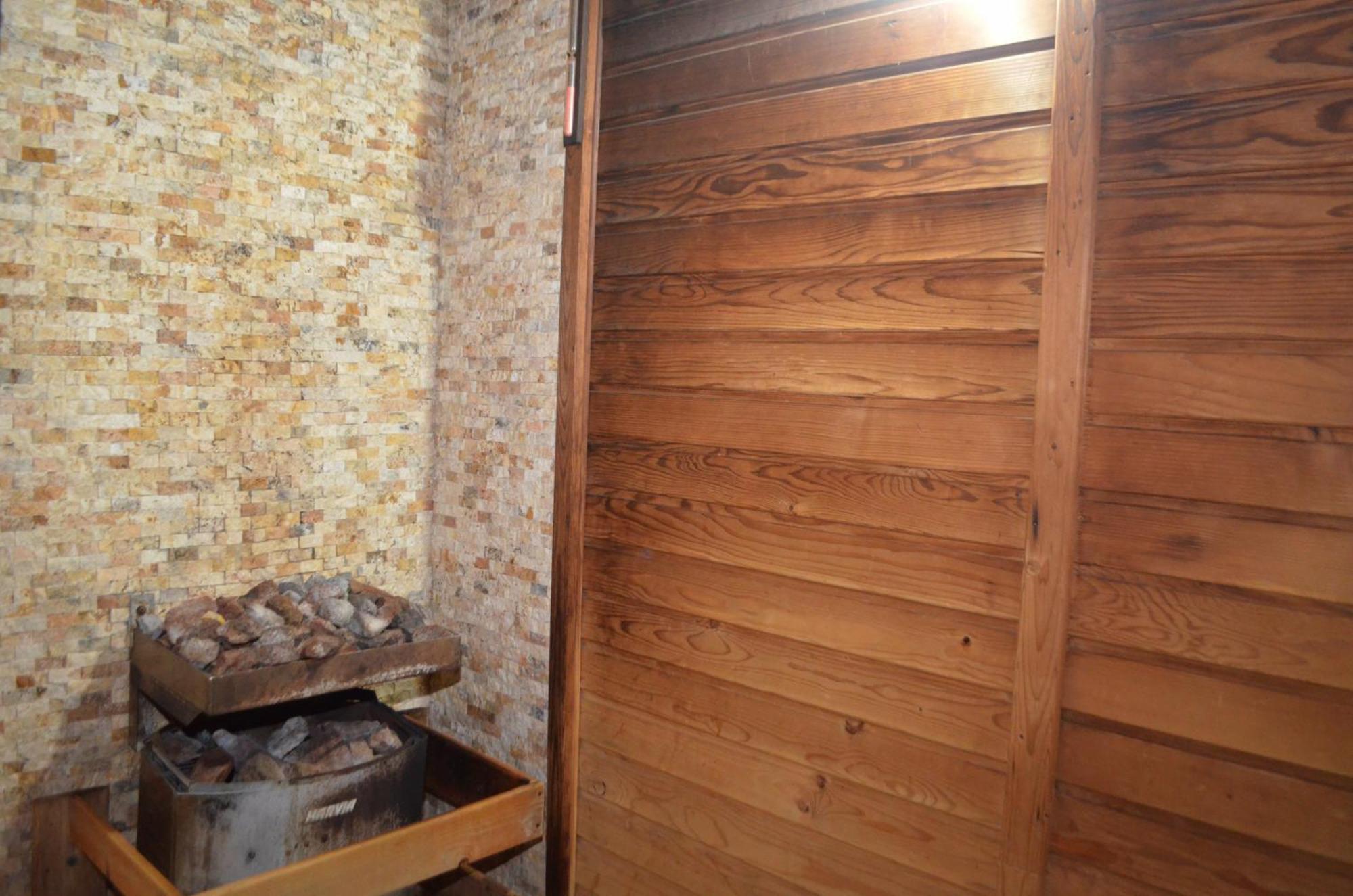 Hotel Emd Bacău エクステリア 写真