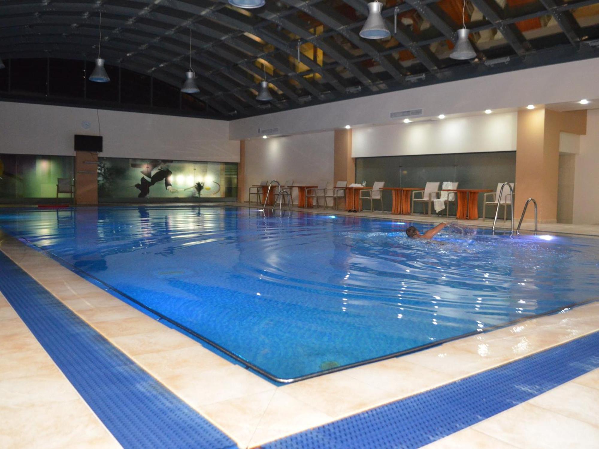 Hotel Emd Bacău エクステリア 写真
