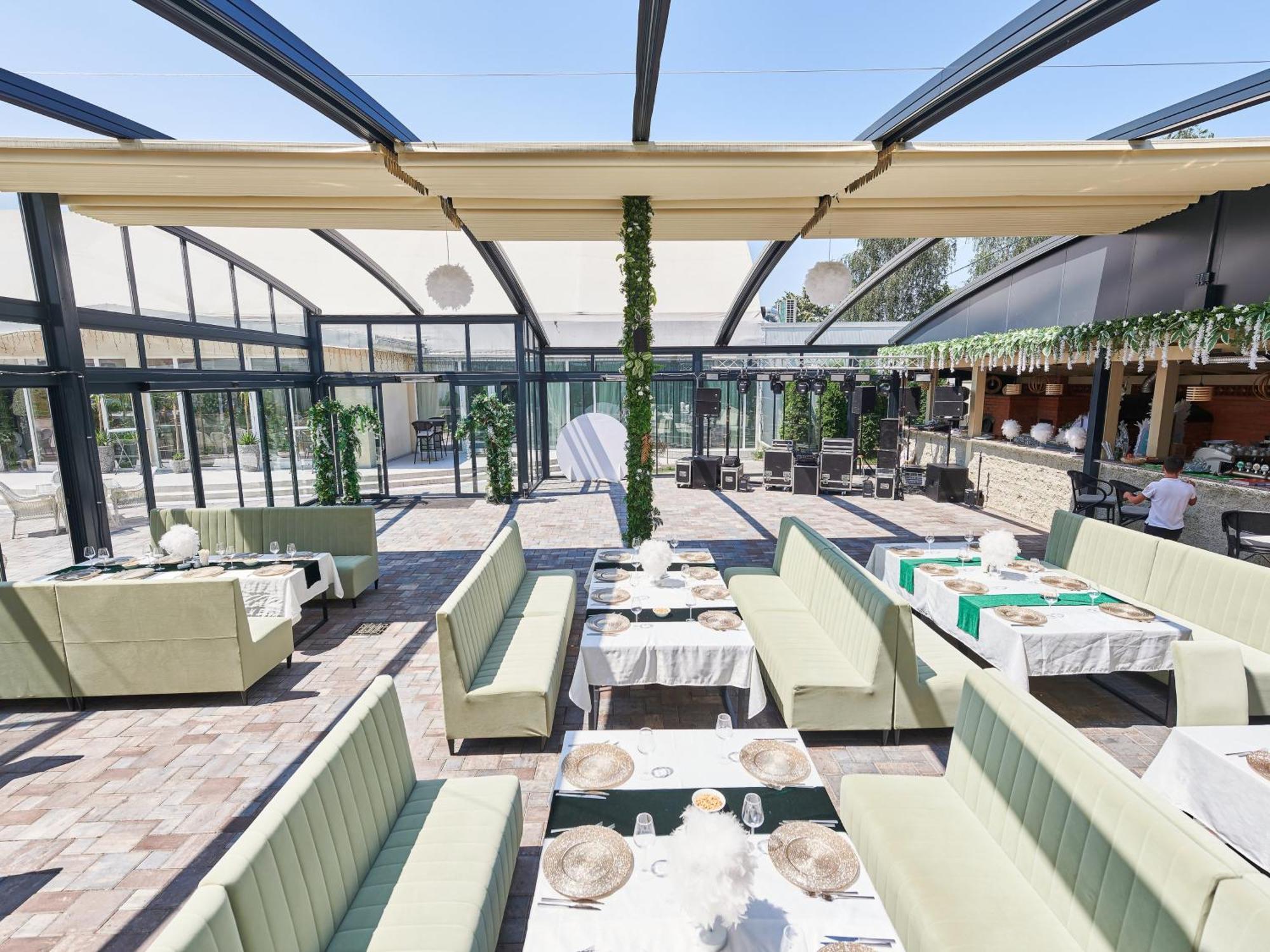 Hotel Emd Bacău エクステリア 写真