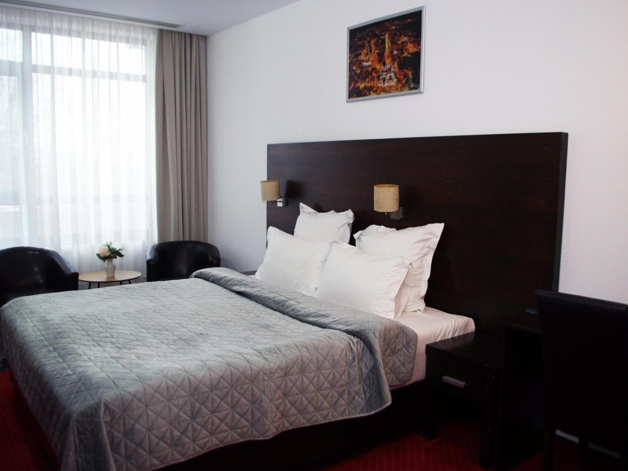 Hotel Emd Bacău エクステリア 写真