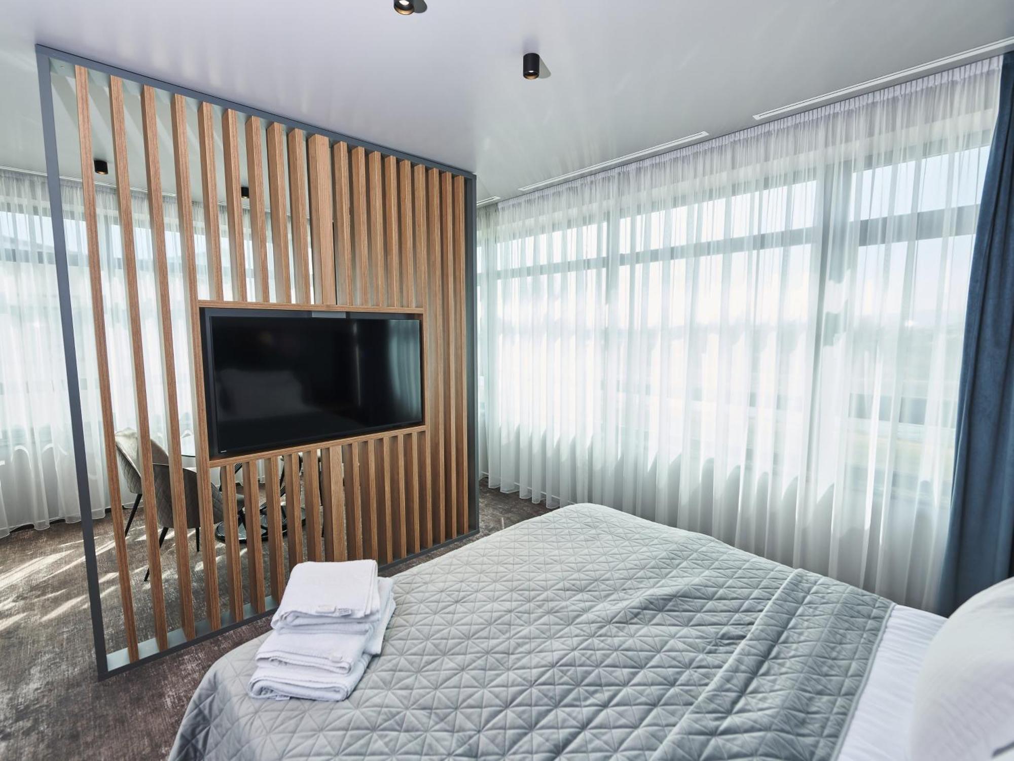 Hotel Emd Bacău エクステリア 写真