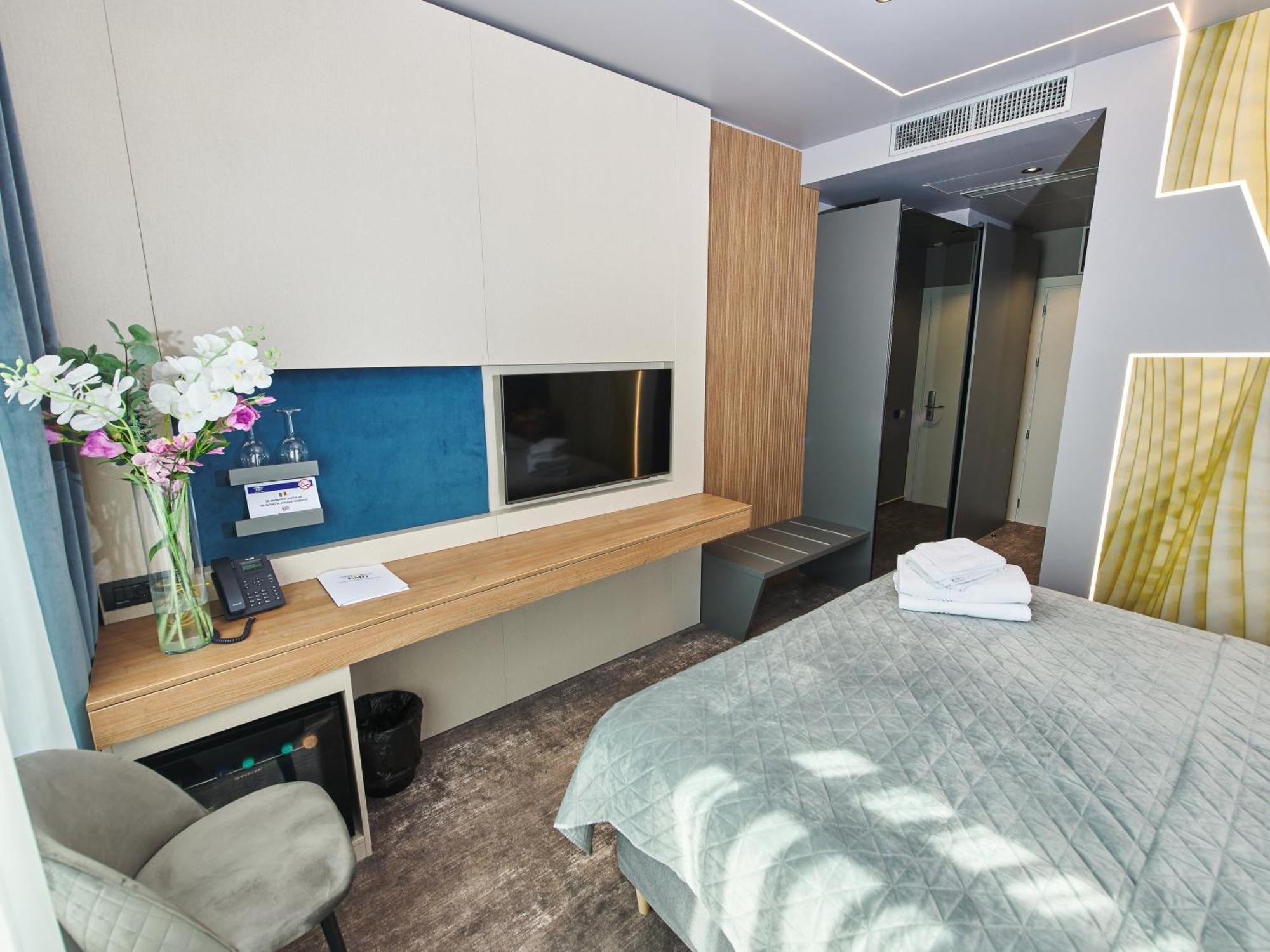Hotel Emd Bacău エクステリア 写真
