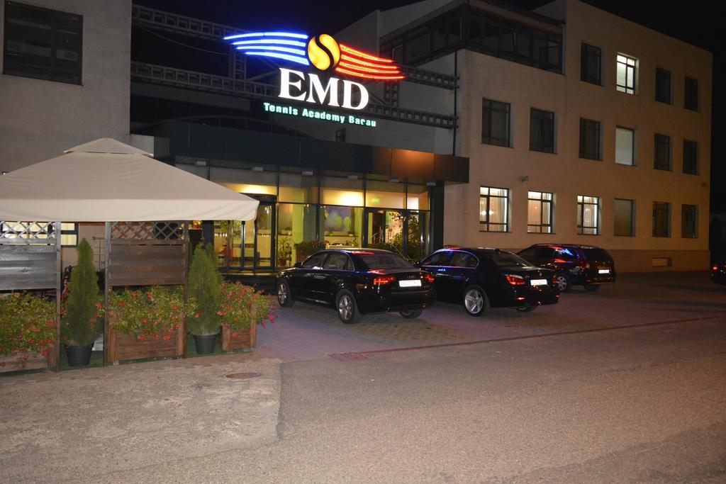 Hotel Emd Bacău エクステリア 写真