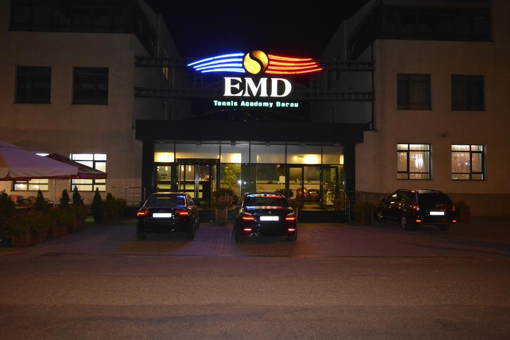 Hotel Emd Bacău エクステリア 写真