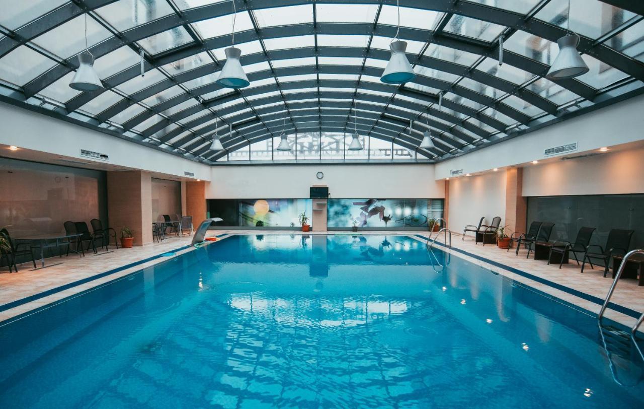 Hotel Emd Bacău エクステリア 写真
