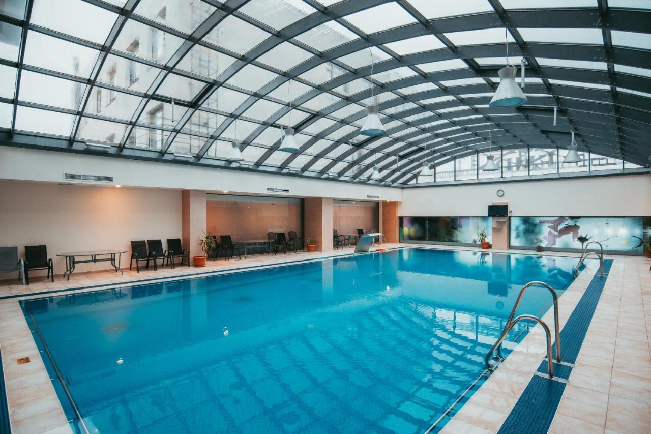 Hotel Emd Bacău エクステリア 写真